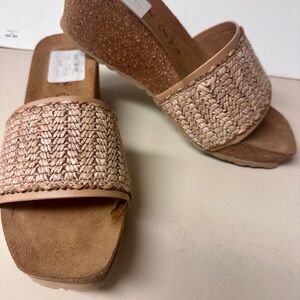 Italian Shoemakers Woven Slide Sandals in Light Beige